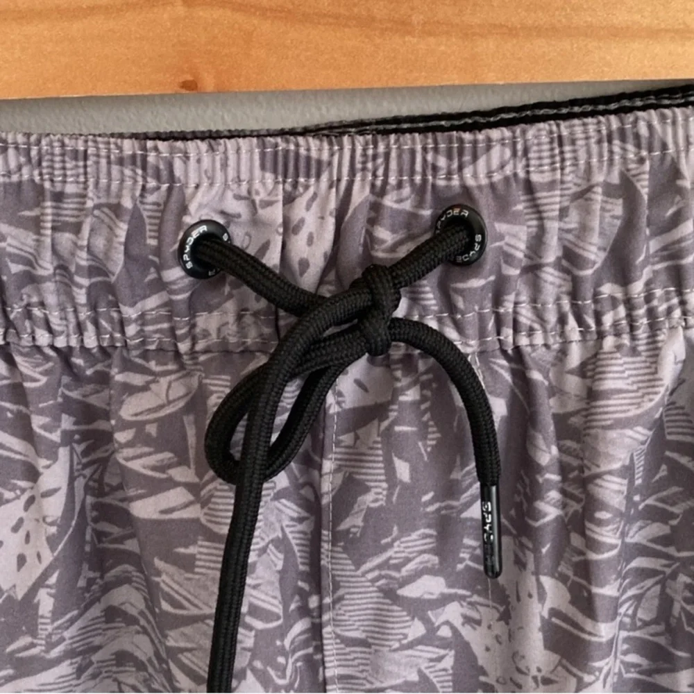 Men's Spyder Swim Trunks, 7” inseam, Size XL extra large, gray pattern swimsuit